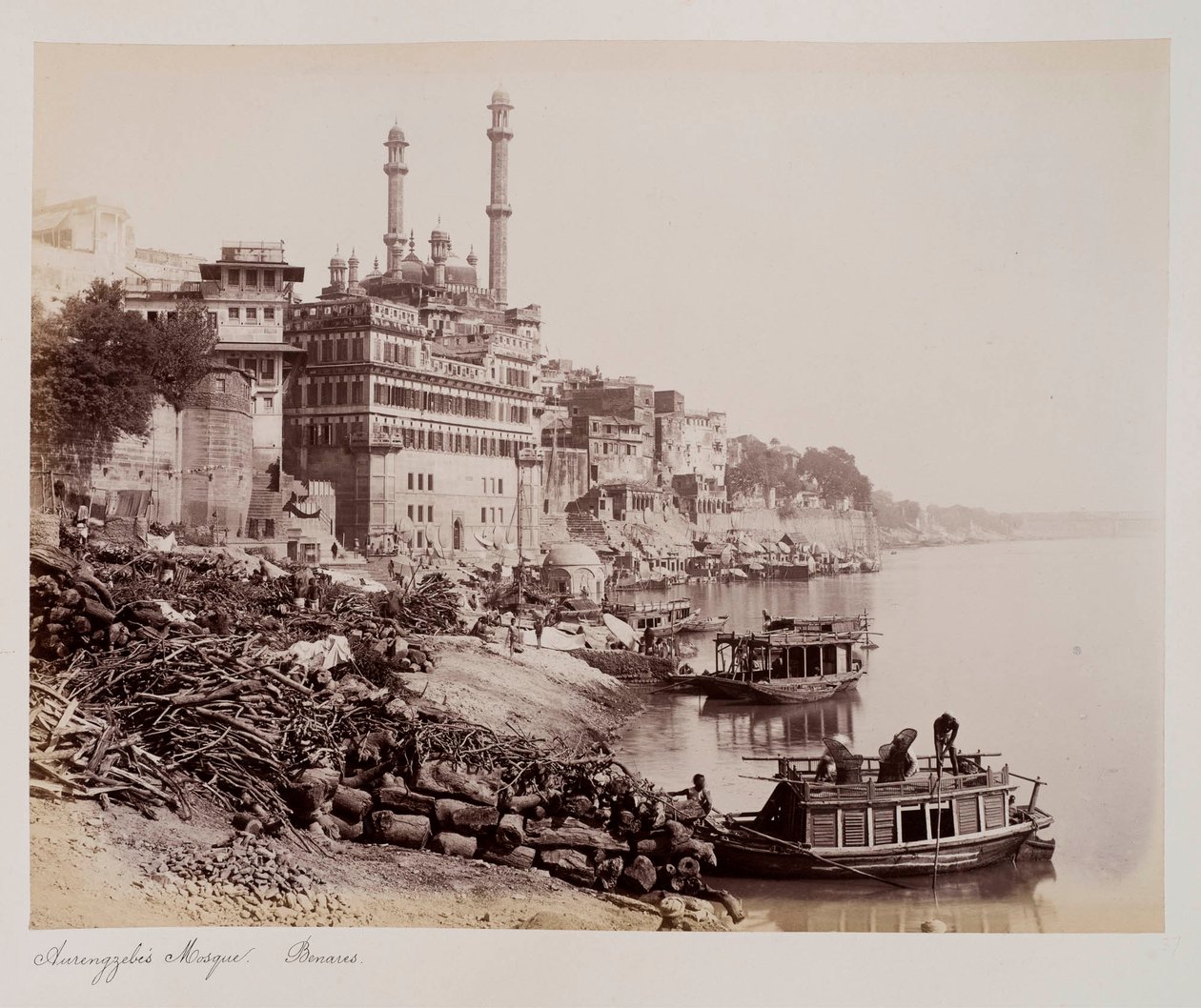 Aurangzebs moské, Benares, ca 1885 (sepiafoto) av Unknown photographer