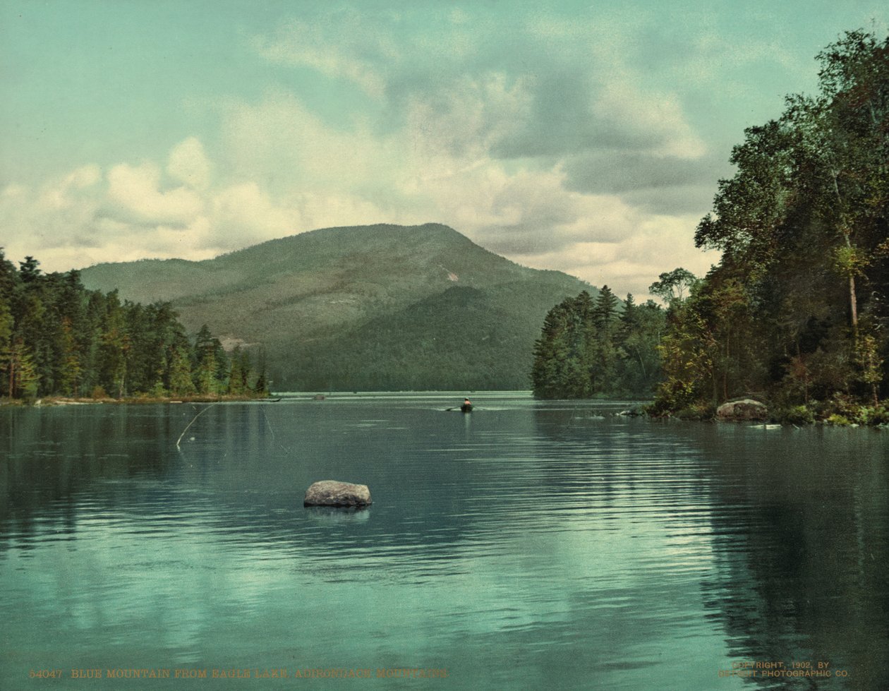 Blue Mountain från Eagle Lake, Adirondack Mountains, ca 1902 av Unknown photographer