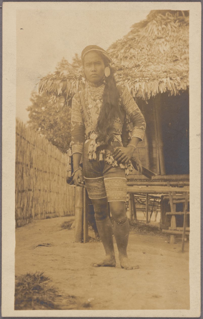 Datto Bulon, chef för Bagobo, klädd i krigarkläder, Philippine Reservation, Louisiana Purchase Exposition av Unknown photographer