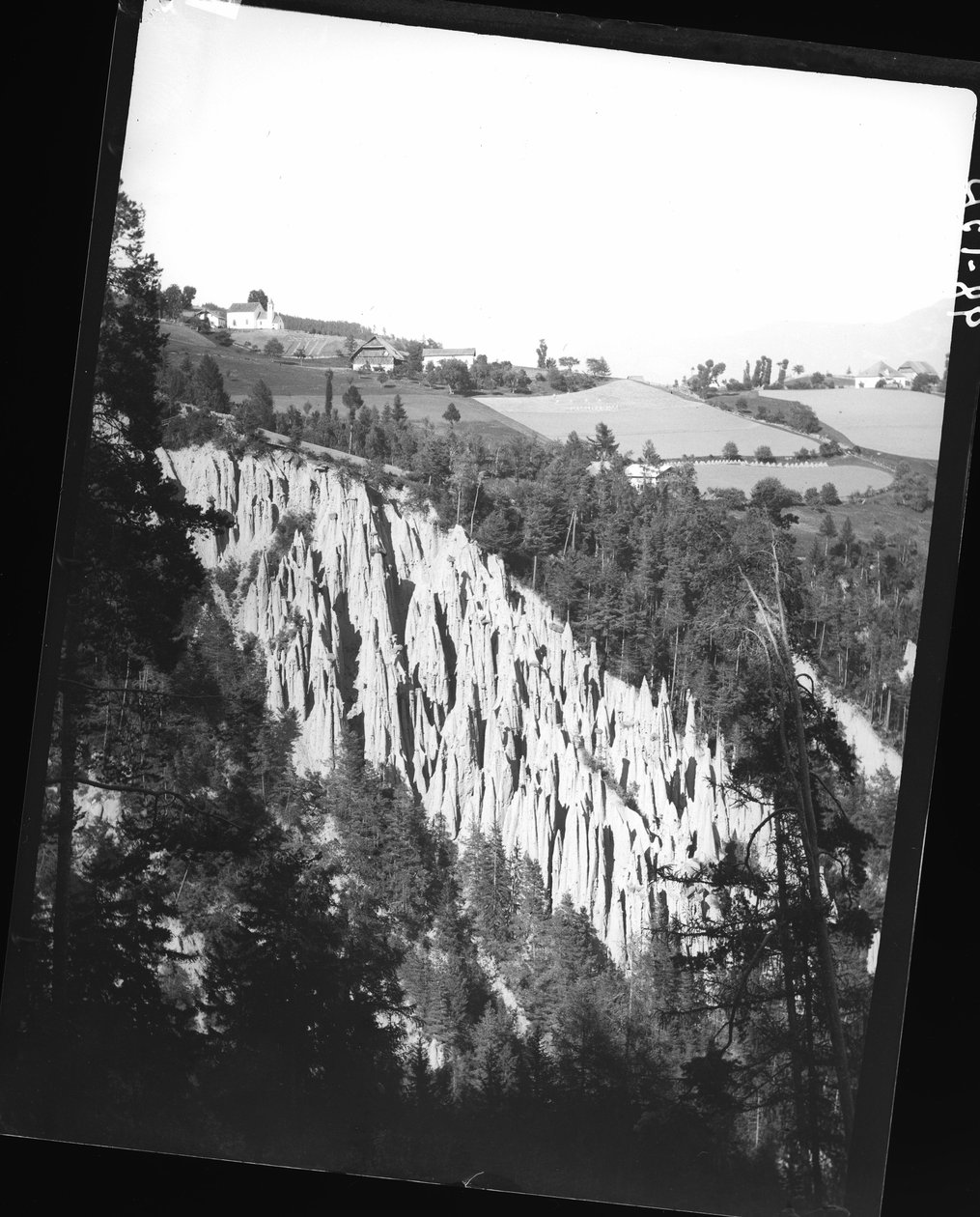 Jordpelare vid Ritten nära Bolzano av Unknown photographer