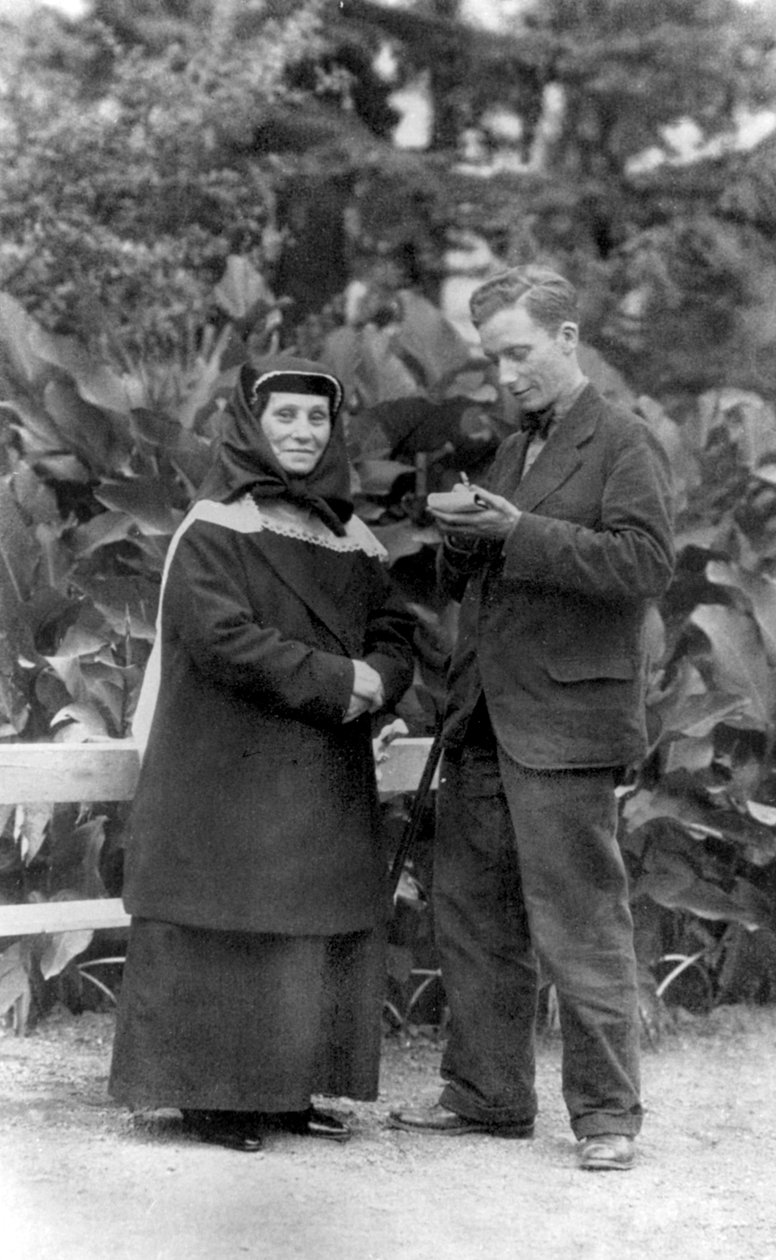Ekaterina Gavrilovna Gueladze - Stalins mor, intervjuad av den amerikanska journalisten Knickerboker av Unknown photographer