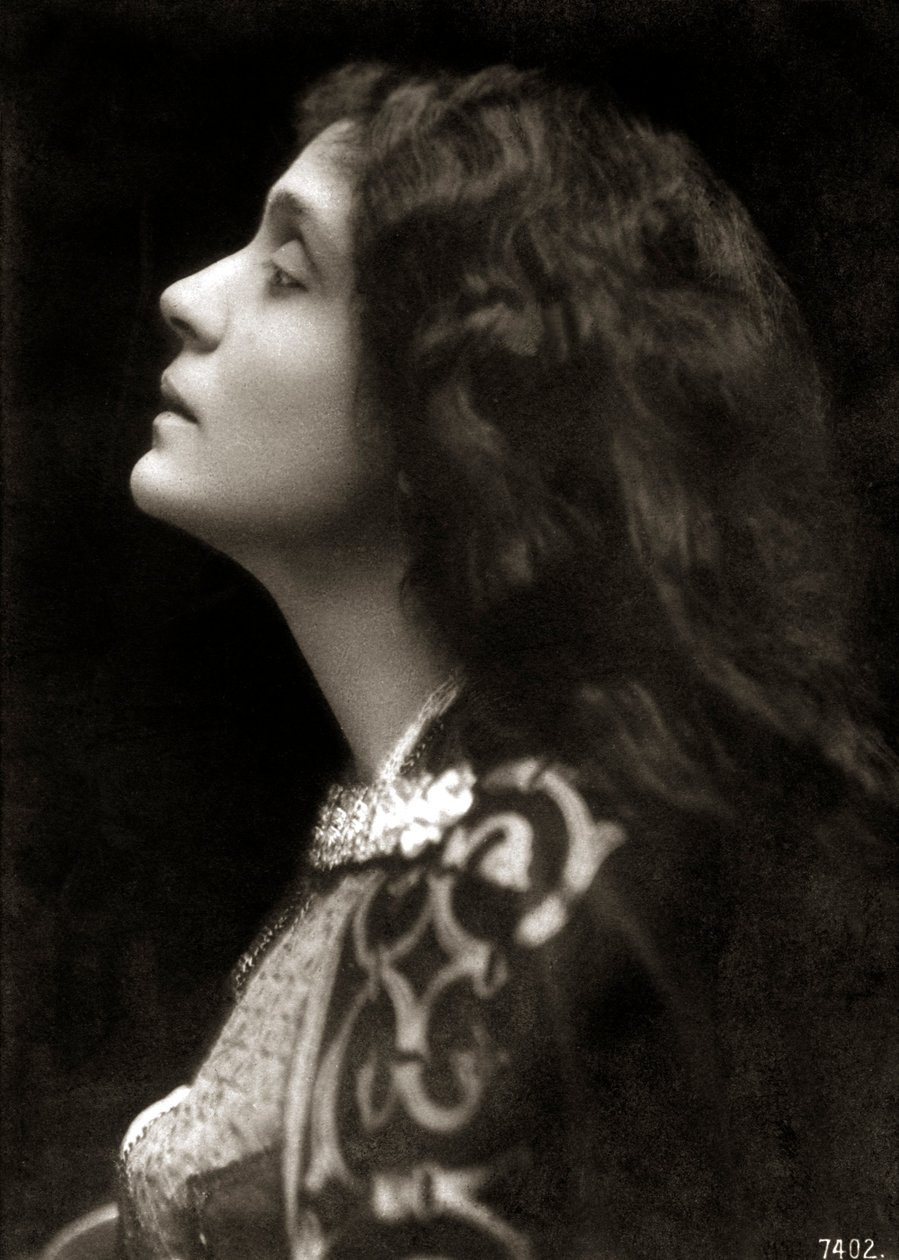 Eleonora Duse - porträttprofil av Unknown photographer