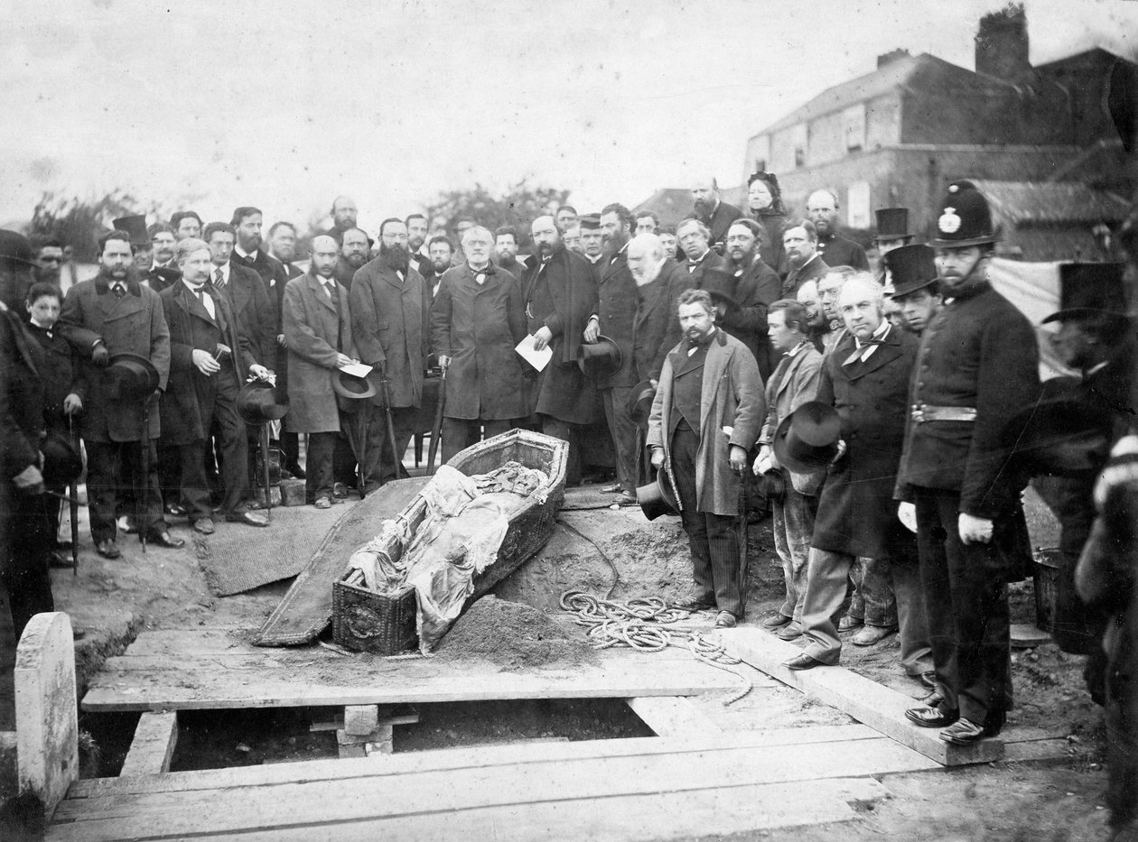 Uppgrävning av kroppen av Ugo Foscolo på kyrkogården i Chiswick 1871 - fotoateljén Fratelli Caldesi - Uppgrävning av kroppen av Ugo Foscolo på kyrkogården i Chiswick 1871 av Unknown photographer