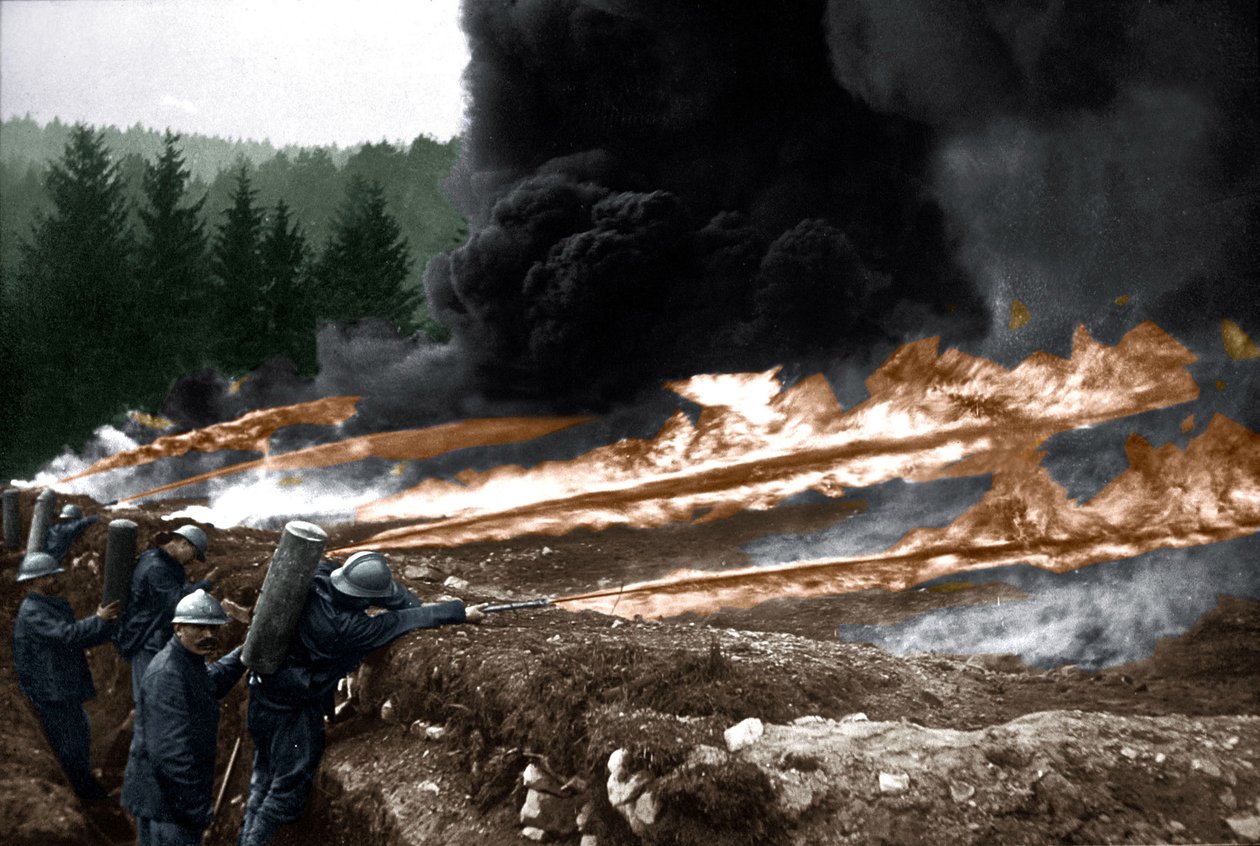 Franska soldater använder eldkastare från skyttegravarna, Chemin des Dames av Unknown photographer