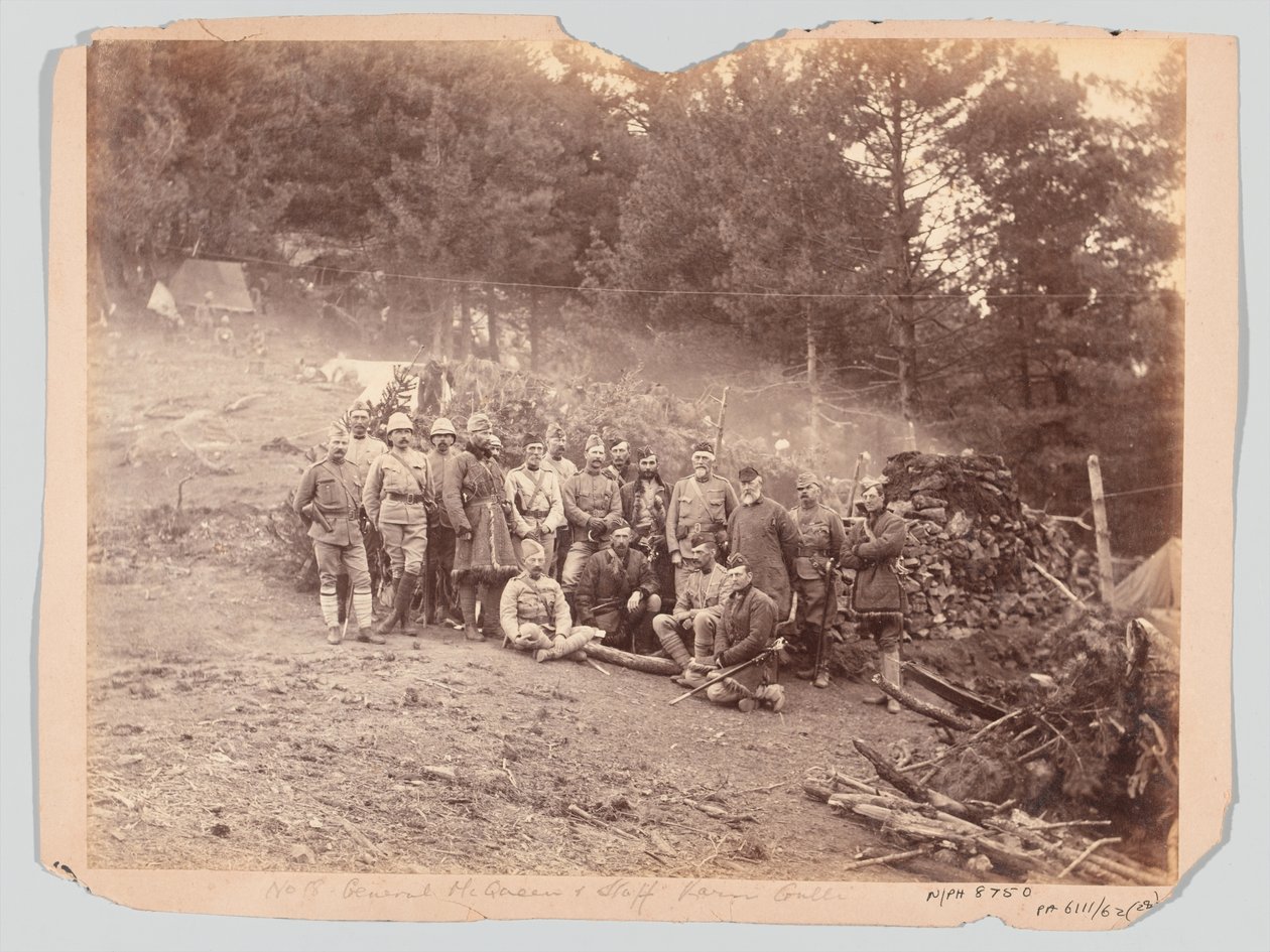 General McQueen och personal, Black Mountain expedition av Unknown photographer