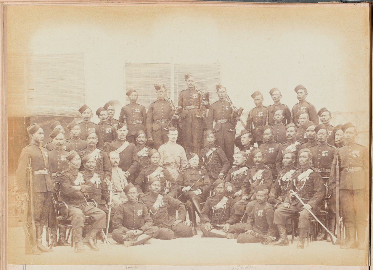 Ghurkha underofficerare och gevärsmän från 4:e Gurkha (gevär) regementet av Unknown photographer