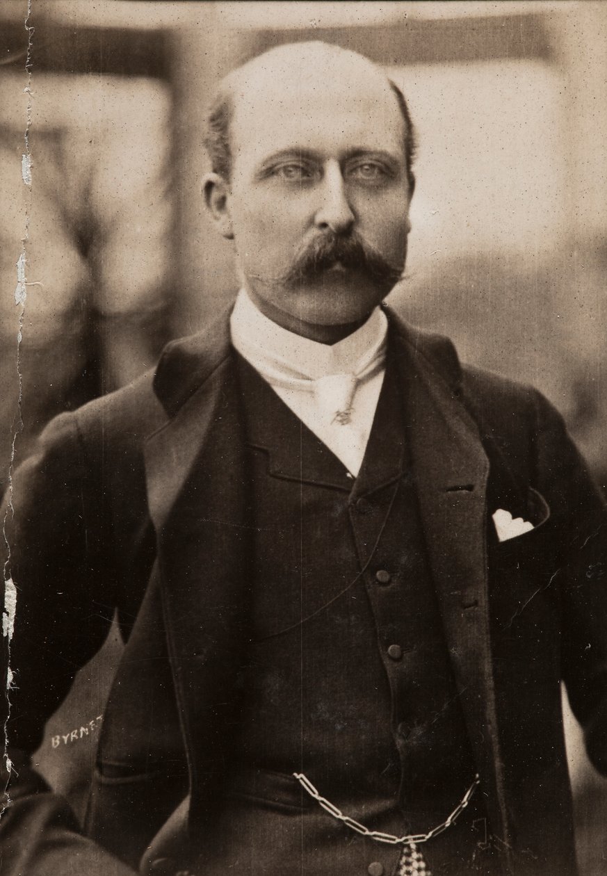 Porträtt i halvfigur av hertig Arthur William Connaught, son till drottning Victoria av Storbritannien av Unknown photographer