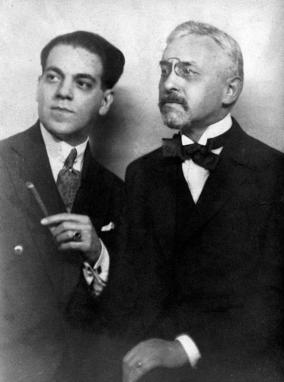 Heitor Villa-Lobos (1887-1959), brasiliansk tonsättare, med den franske tonsättaren Florent Schmitt (1870-1958) av Unknown photographer
