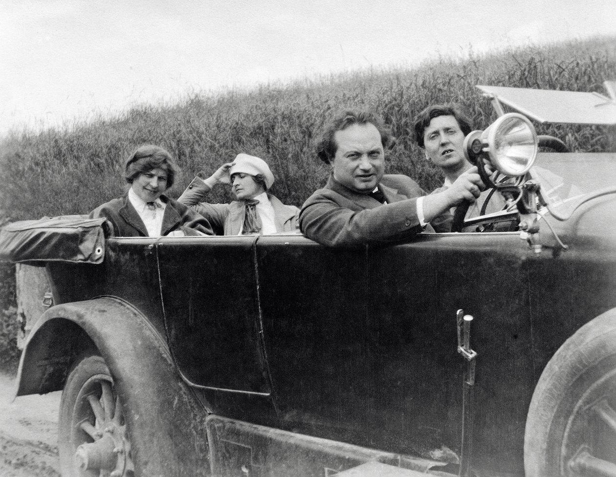 Helene Berg, Alma Mahler, Franz Werfel och Alban Berg fotograferade i bil av Unknown photographer