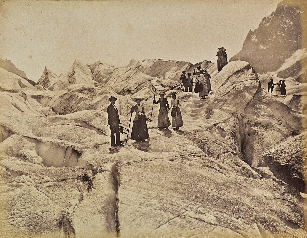 Vandrare på isen "Mer de Glace" på Mont Blanc, Chamonix, Frankrike av Unknown photographer