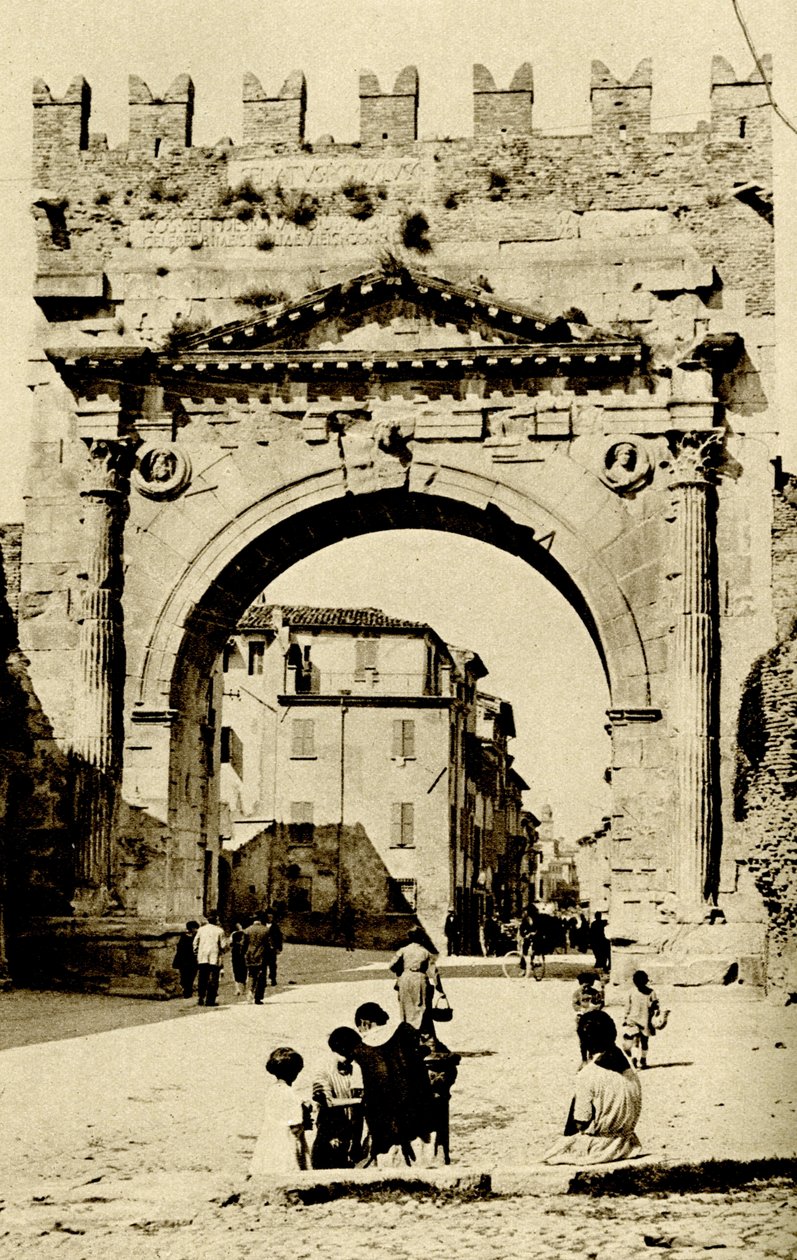Historisk geografi. 1900. Italien. Riminis triumfbåge. av Unknown photographer