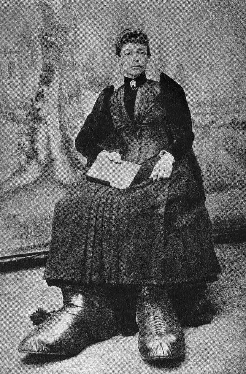 Monsters, Bertha med stora fötter. Fotografi, sent 1800-tal, Paris. Coll. Selva. av Unknown photographer