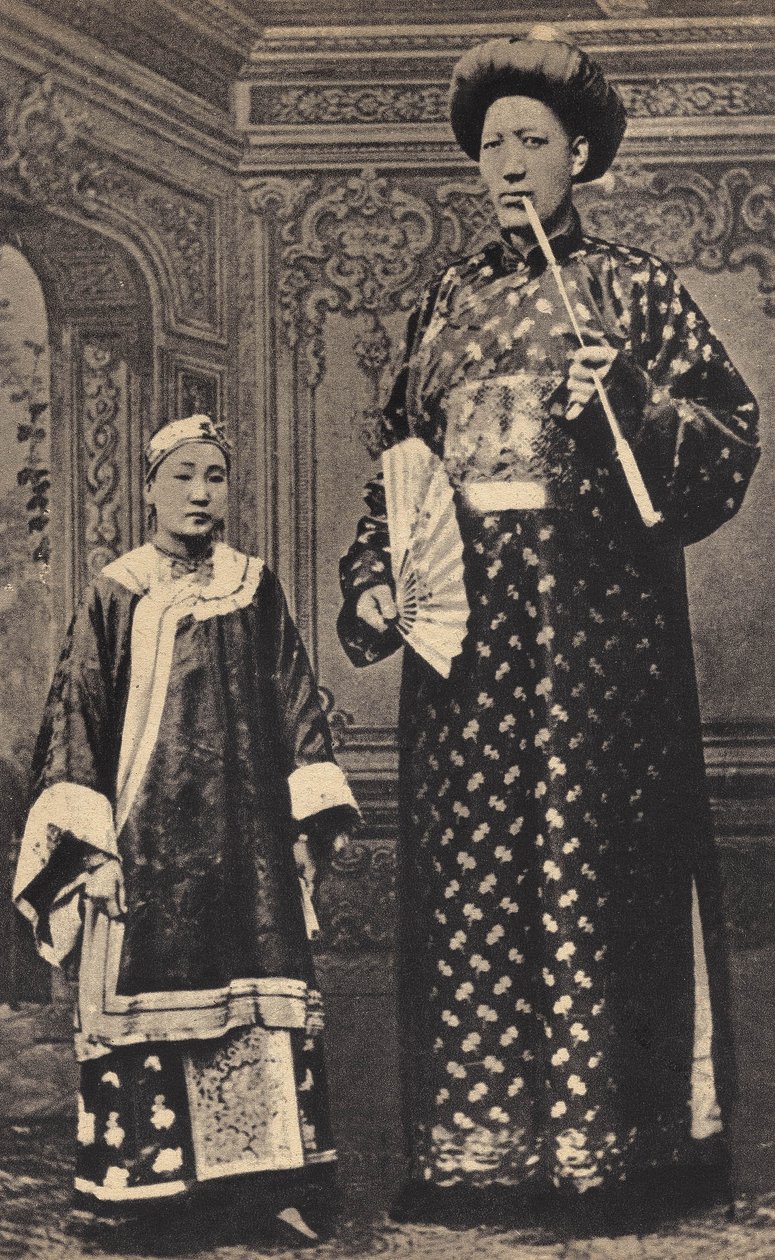 Les Monsters, Kinas jätte. Fotografi, sent 1800-tal, Paris. Privat samling. av Unknown photographer