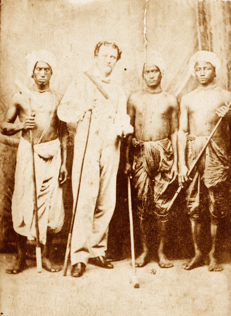 Löjtnant Joseph Sherer, assistent till överintendenten i Cachar, med sina bärare, Manipur, 1861 ca. av Unknown