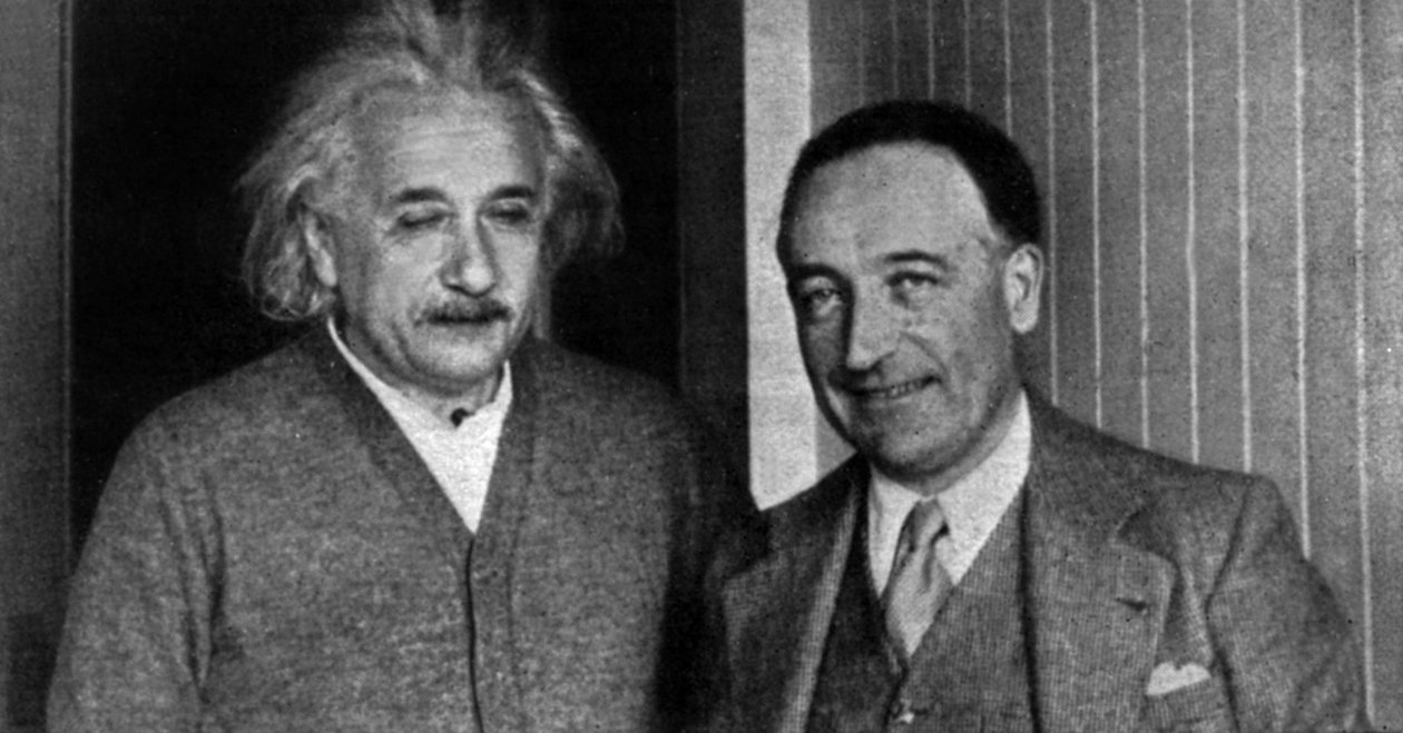 Louis Farigoule aka Jules Romains mottagen av Albert Einstein, Princeton, USA av Unknown photographer