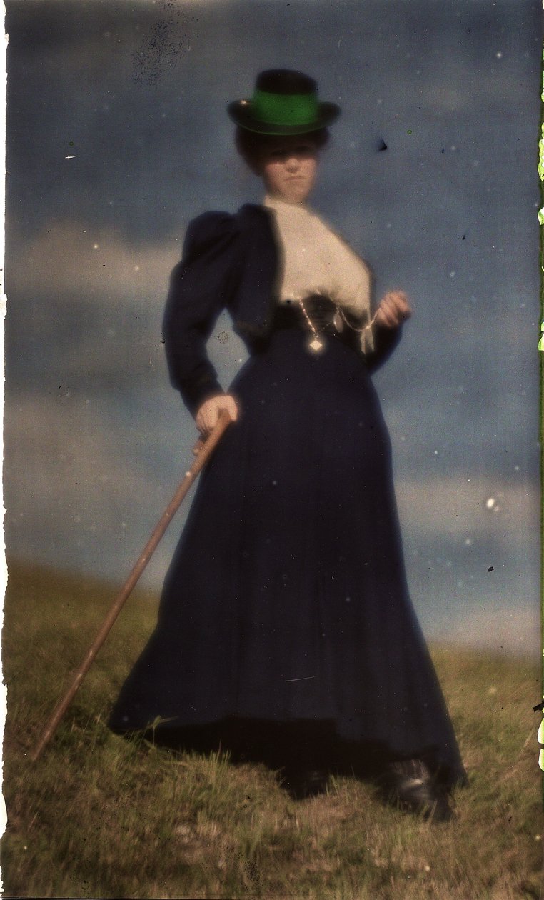 Miss Mary i blå dräkt av Unknown photographer