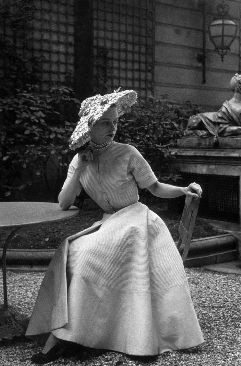 Mode Dior 1948: Robe "New Look" de Christian Dior (foto) av Unknown photographer