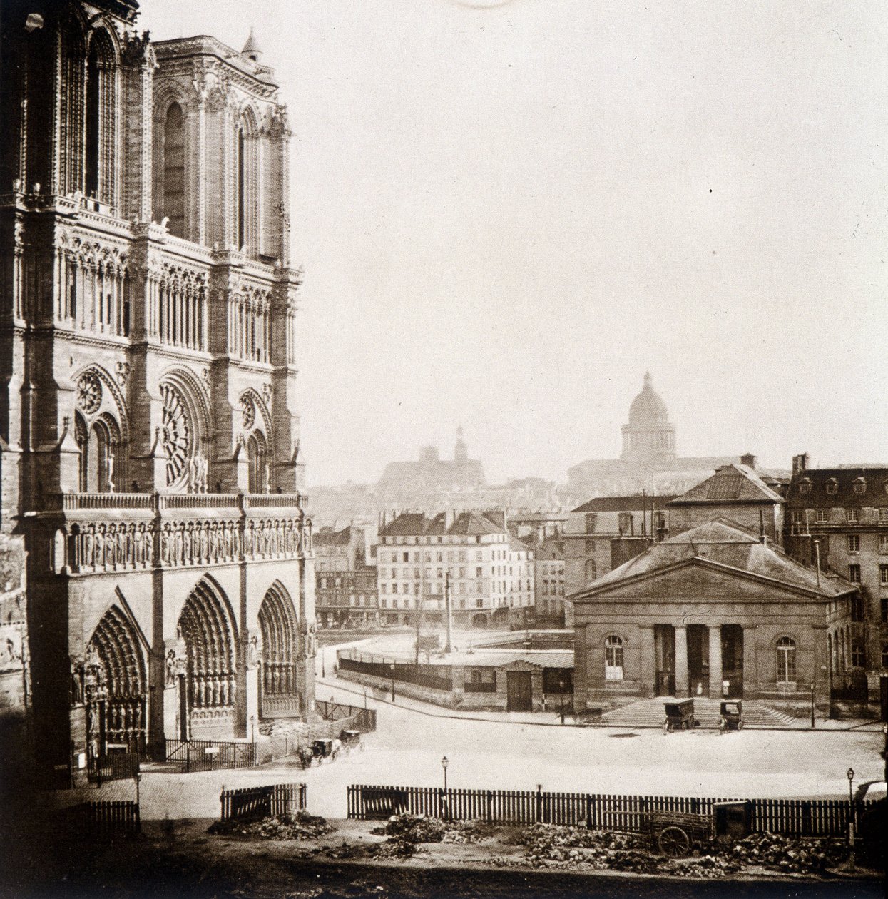 Notre Dame de Paris och torget, sent 1800-tal av Unknown photographer