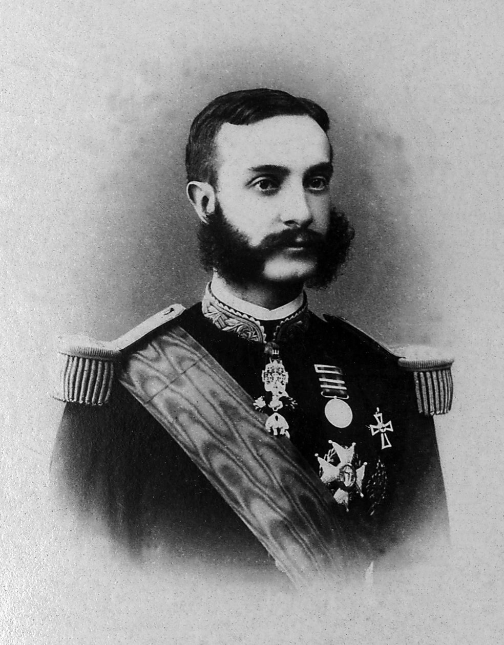 Porträtt av Alfonso XII (1857-1885), han blev kung av Spanien från 1874 till 1885 efter en lång exil i Europa. av Unknown photographer