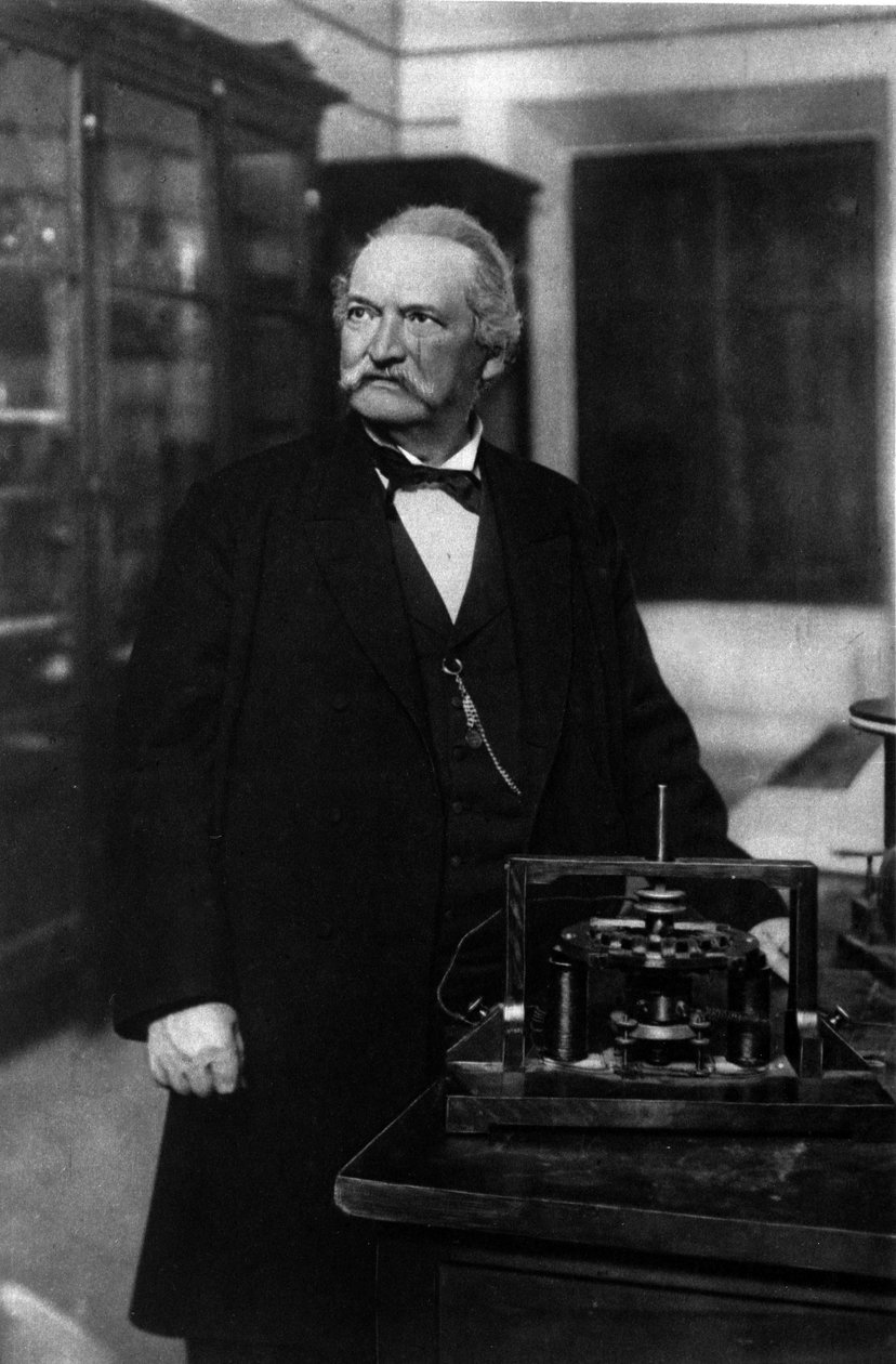 Porträtt av Antonio Pacinotti, italiensk fysiker (1841-1912) med sin ring (Anello). av Unknown photographer