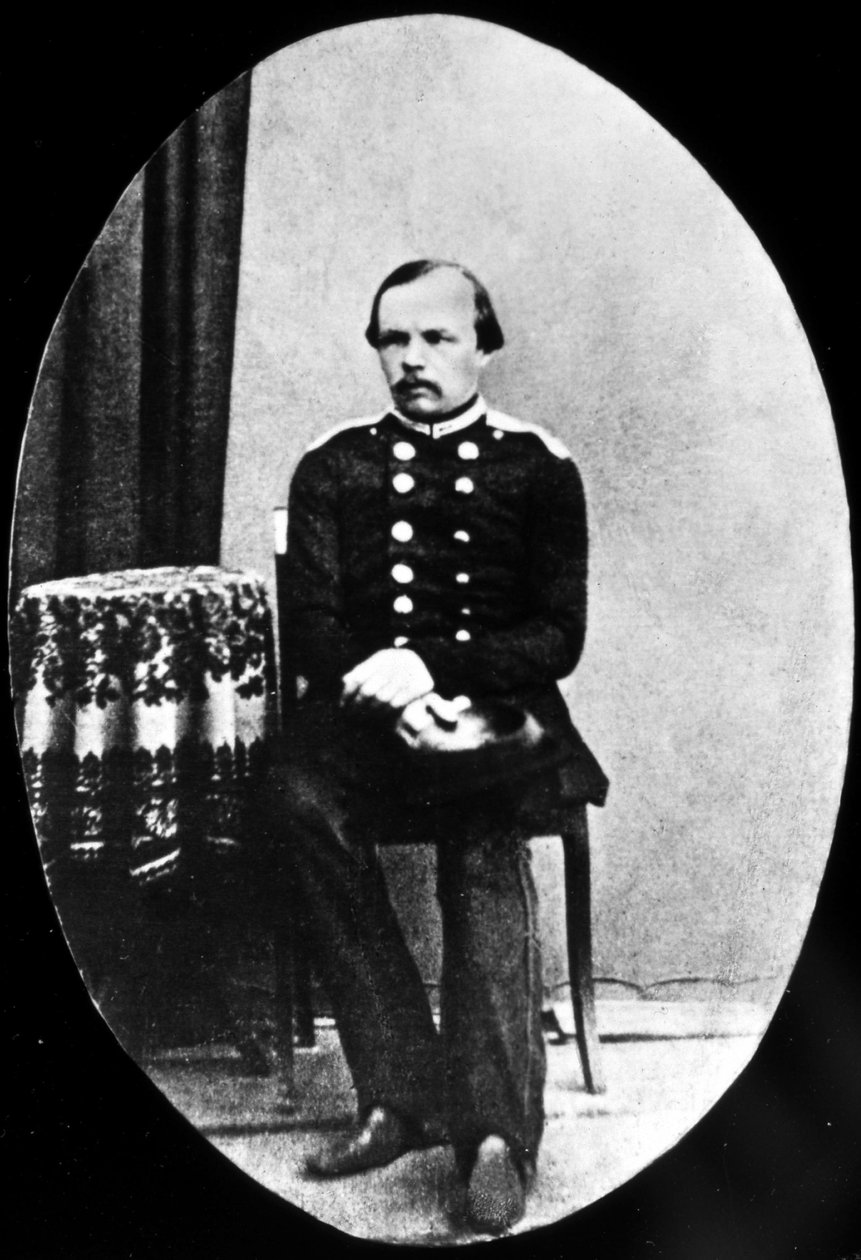 Porträtt av Dostojevskij ung, sittande, i medaljong. av Unknown photographer