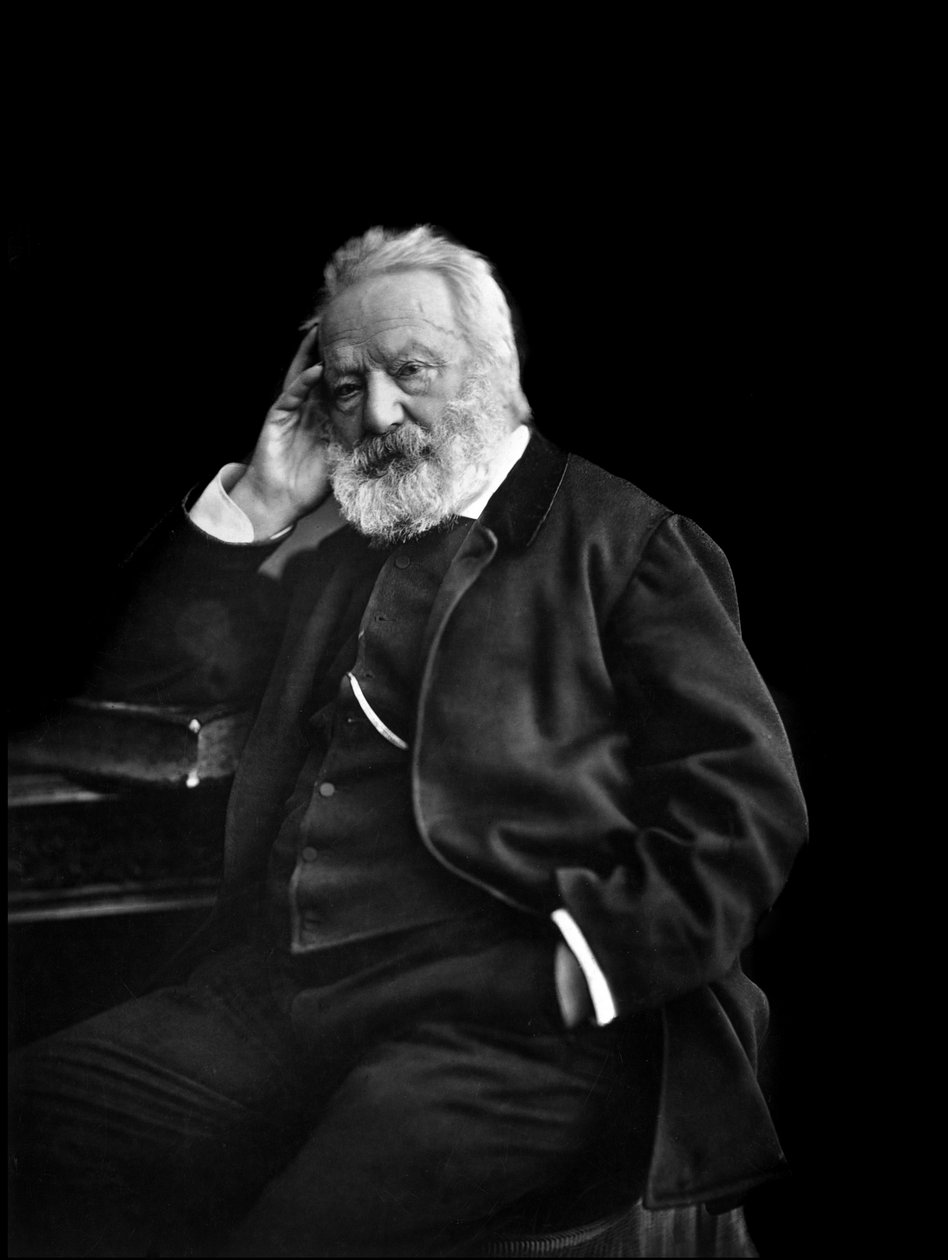 Porträtt av den engelske författaren Victor Hugo ca 1880 (b/wphoto) av Unknown photographer