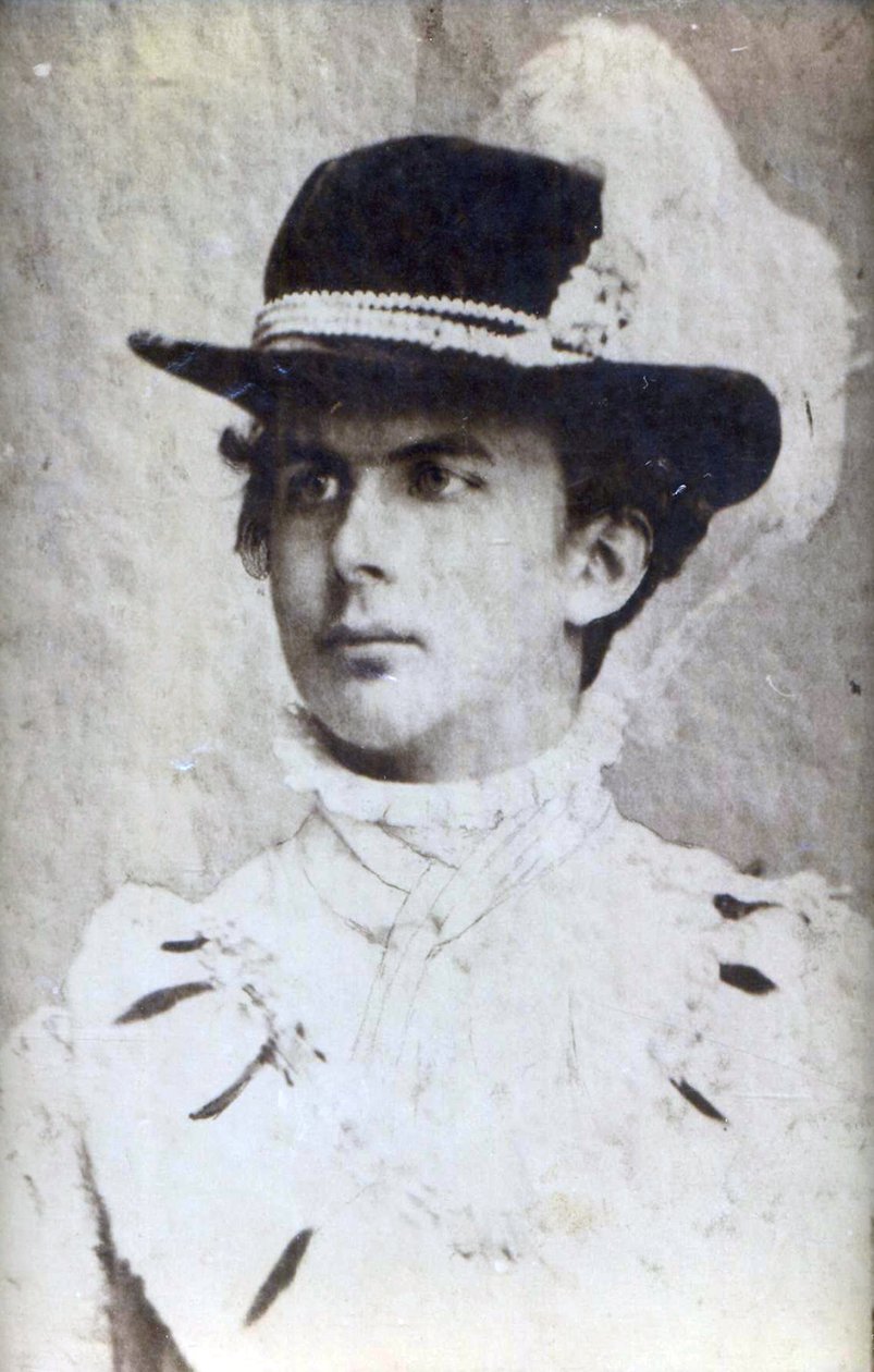 Porträtt av Ludwig II av Bayern (1845-1886) med hatt, Anonym . fotograf. Bayerns administration av statliga palats, trädgårdar och sjöar av Unknown photographer