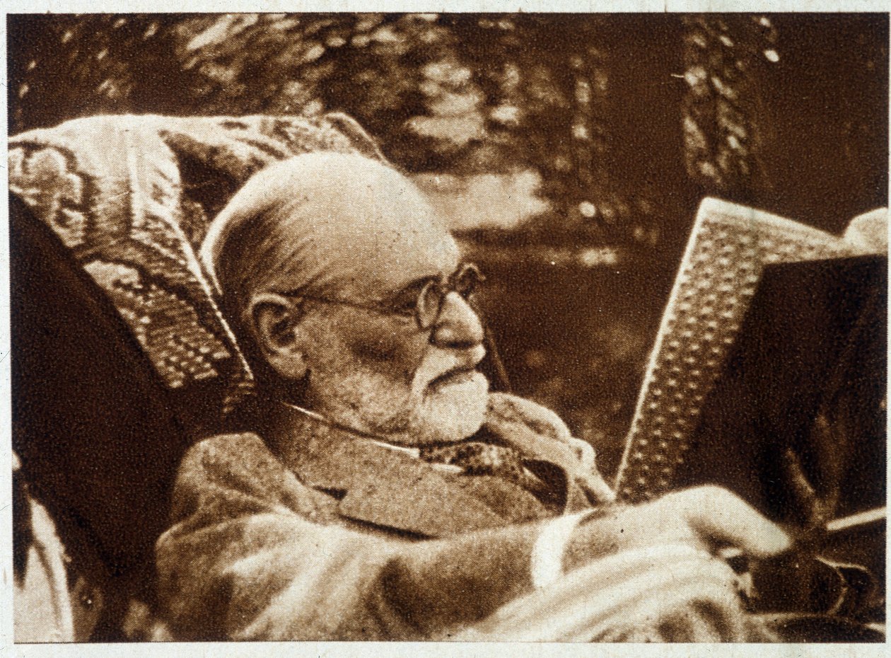 Porträtt av Sigmund Freud som läser - i "Vu" från 20/07/1932 av Unknown photographer