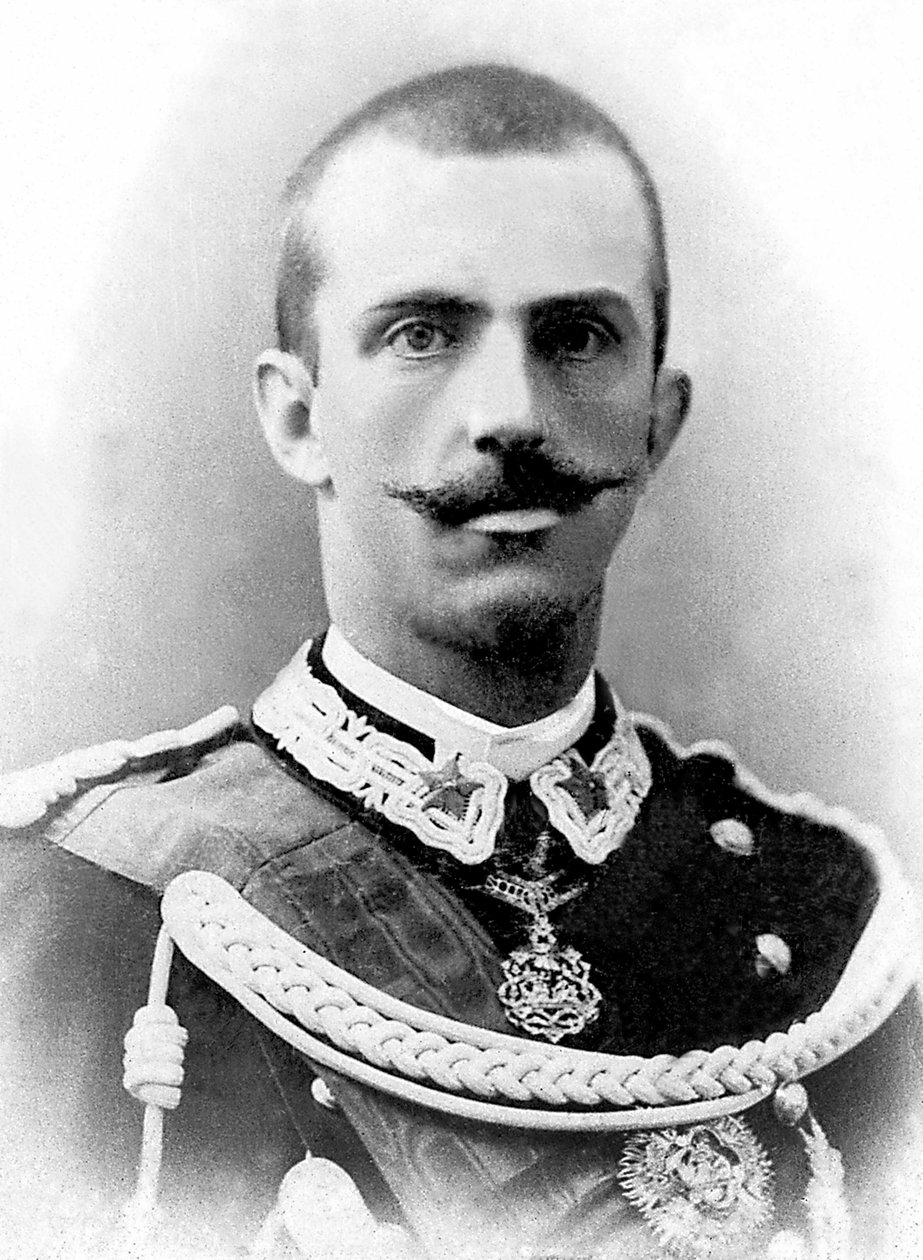 Porträtt av Victor Emmanuel III av Italien (Victor-Emmanuel) (Vittorio Emanuele) (1869-1947), kung av Italien från 1900 till sin abdikation 1946. av Unknown photographer