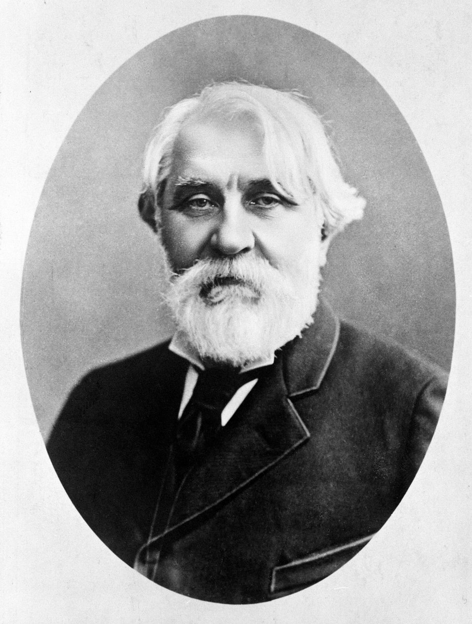 Porträtt av den ryske författaren Ivan Turgeniev (1818 - 1883). av Unknown photographer