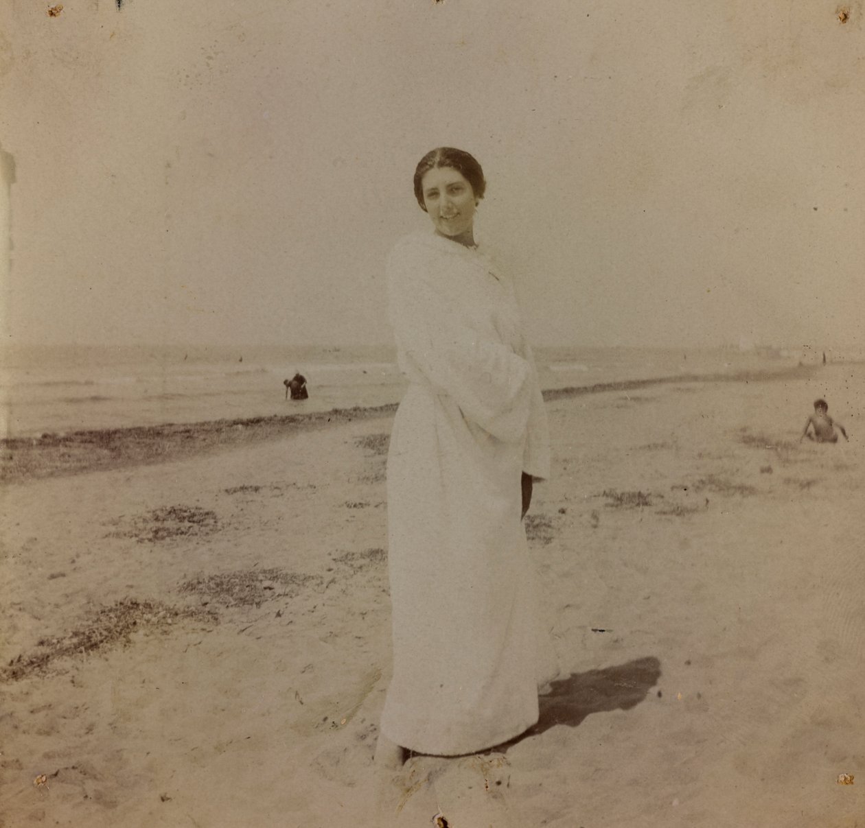 Porträtt på stranden i Forte dei Marmi, Versilia, ca 1910 (foto) av Unknown photographer
