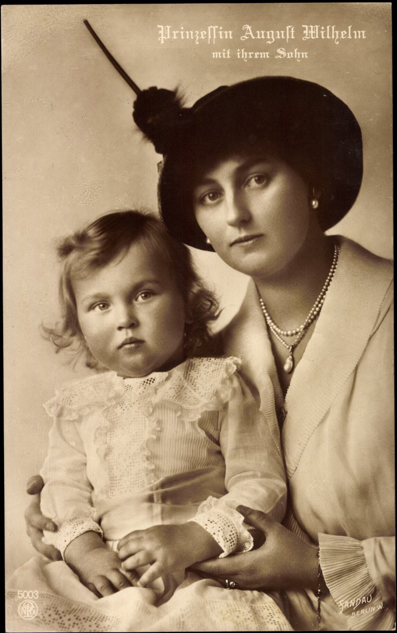Prinsessan August Wilhelm med son, NPG 5003 av Unknown photographer