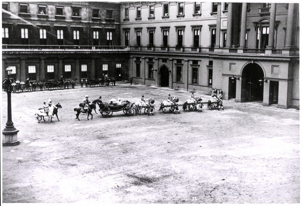 Drottning Victoria lämnar Buckingham Palace, Diamond Jubilee, 22 juni 1897 (s/v foto) av Unknown photographer