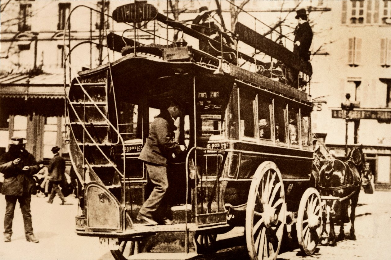 Bakre delen av en hästdragen spårvagn. av Unknown photographer