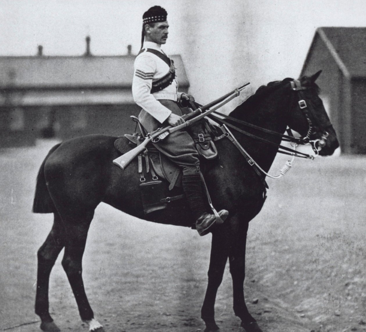 Sergeant för 92:a Gordon Highlanders, utrustad som en beriden infanterist av Unknown photographer