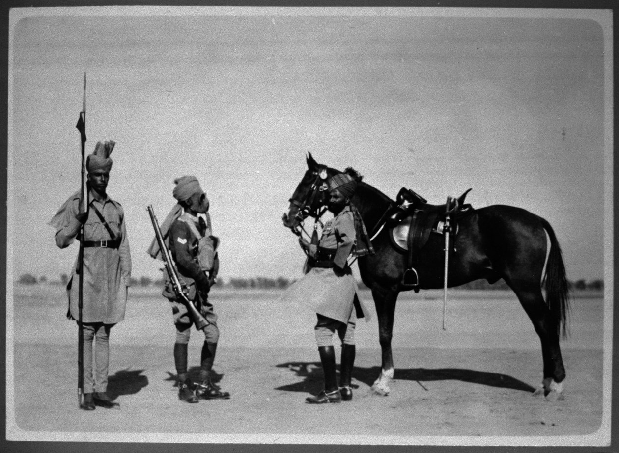Tre avstegrade sowars från 2nd Madras Light Cavalry, 1880 ca av Unknown