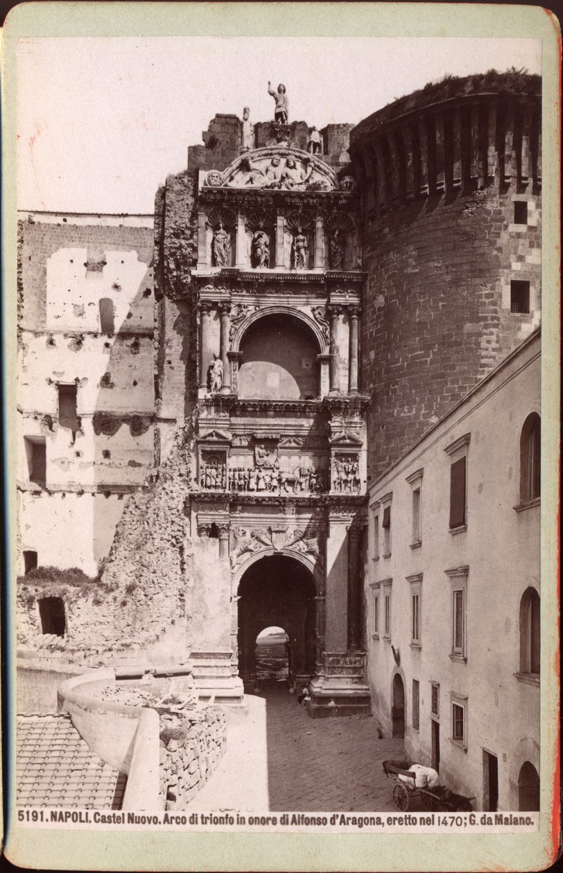 Triumfbåge i Castel Nuovo, Neapel, ca 1880 (fotografi) av Unknown photographer