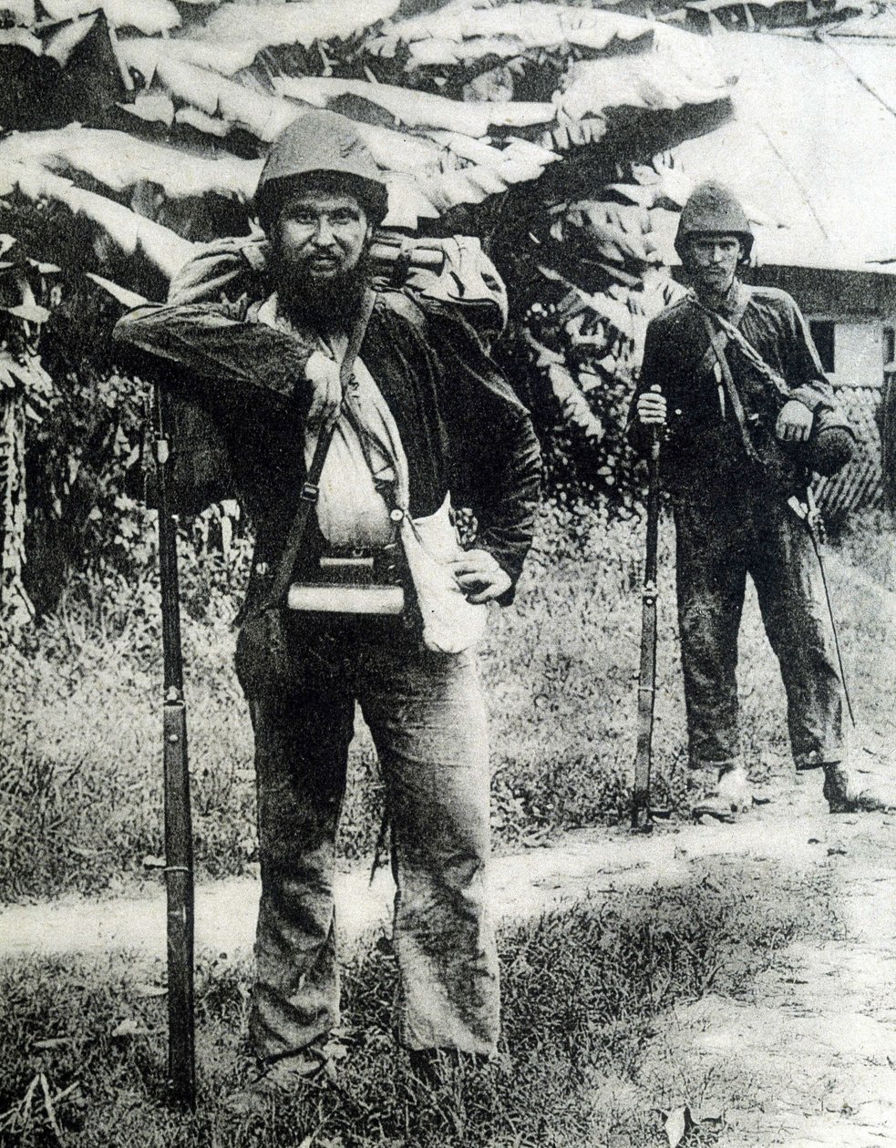 Två soldater från Tonkins landsbygd 1883. av Unknown photographer