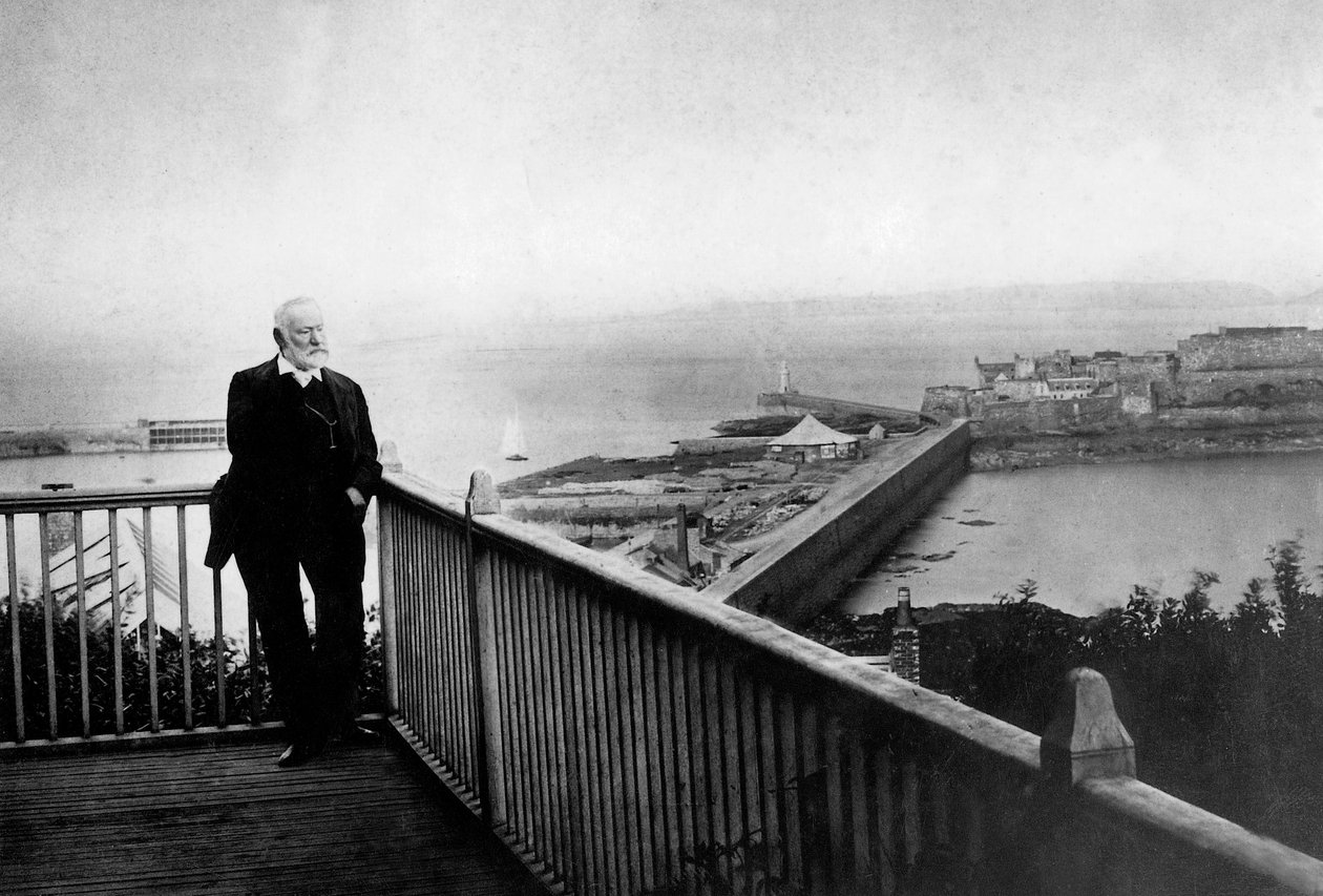 Victor Hugo (1802-1885) i Hauteville House under exil på Guernsey (från 1851 till 1870) 1868 av Unknown photographer