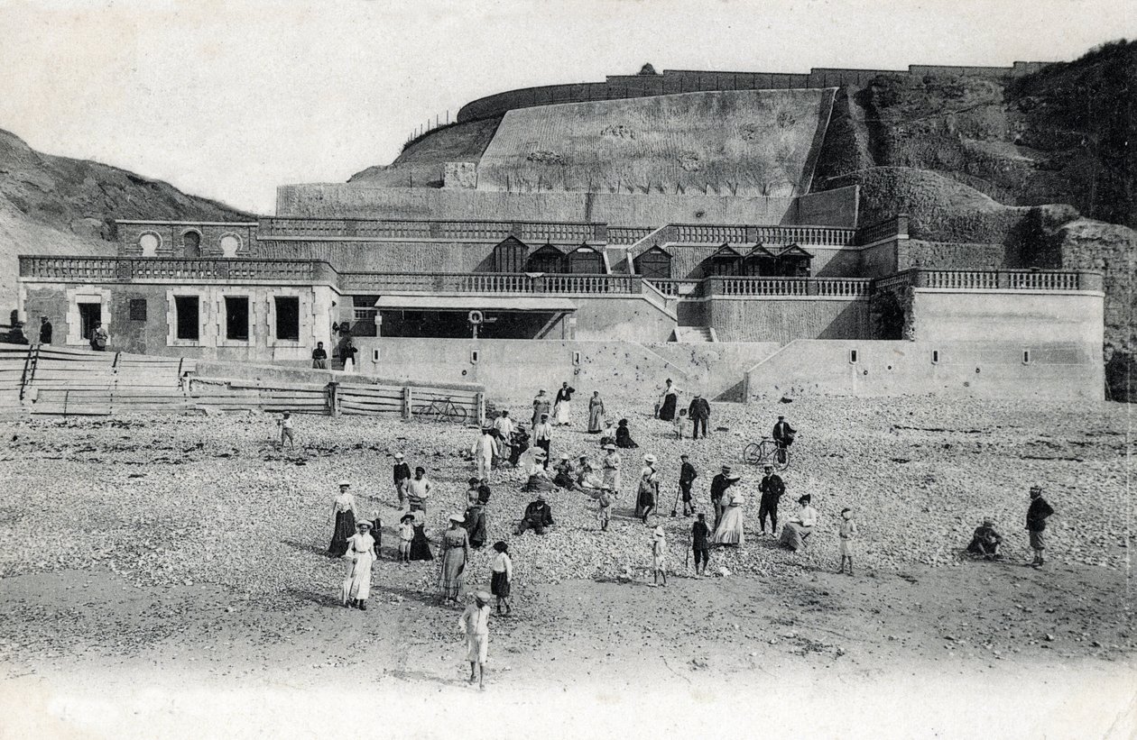 Utsikt över stranden i Mesnil Val (Mesnil-Val) med dess kasino och terrasser, Manche Normandy Vykort från början av 1900-talet av Unknown photographer