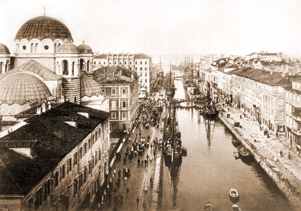 Utsikt över staden Trieste i slutet av 1800-talet. av Unknown photographer
