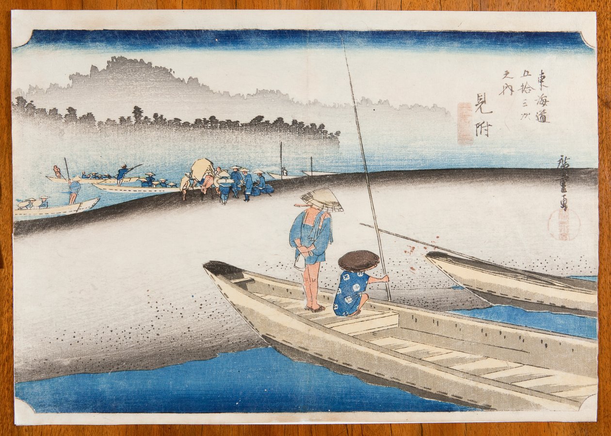 Mitsuke vid floden Tenryu-gawa i morgondimman / Mitsuke, Tenryu-gawa zu, bild 29 i serien: De femtio tre etapperna längs Tokaido-vägen / Tokaido Gojusan tsugi-no uchi av Utagawa Hiroshige