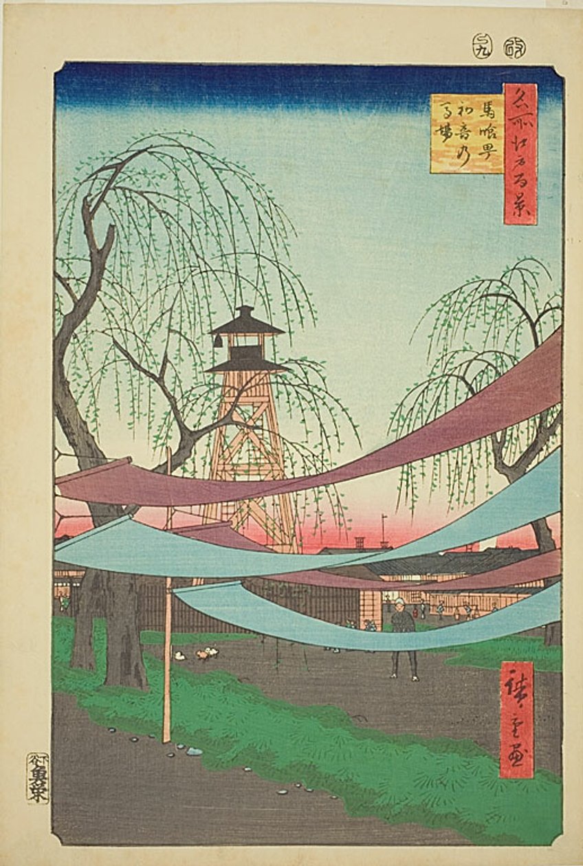 Hatsunes ridbana vid Bakuro-cho (Bakuro-cho Hatsune no Baba), nr 6 från serien "Hundra berömda vyer över Edo (Meisho Edo hyakkei)" av Utagawa Hiroshige