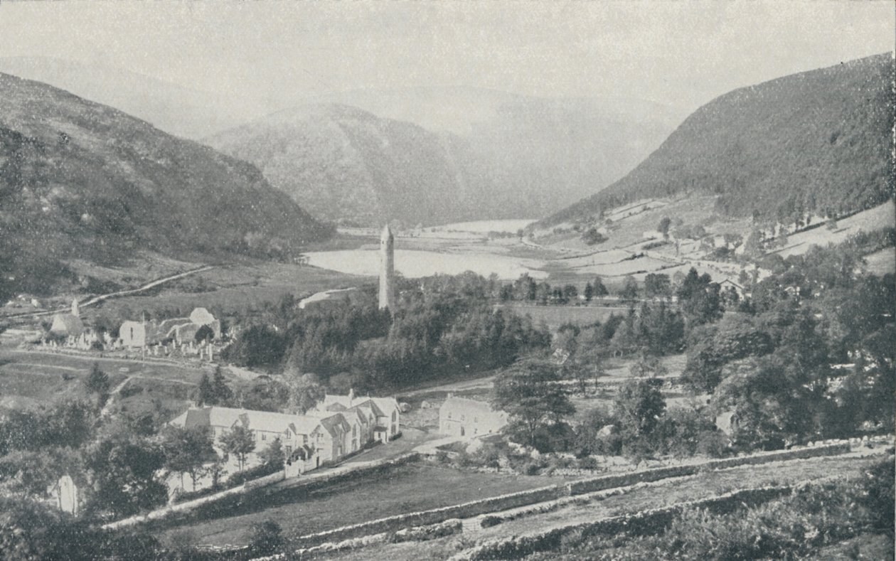 En irländsk by Glendalough, 1910 av Valentine and Sons Ltd