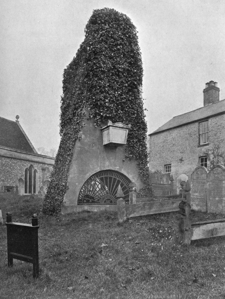 En grav ovan jord, Pinner Churchyard, London, 1924-1926 av Valentine and Sons Ltd