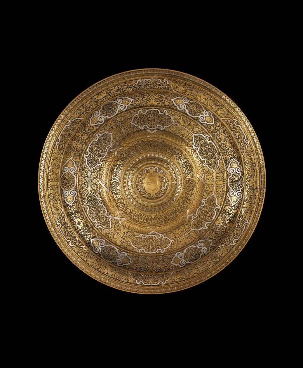 Fat av graverad högtennbrons infälld med silver, i mitten en vapensköld, 1530-c.1550 av Venetian School