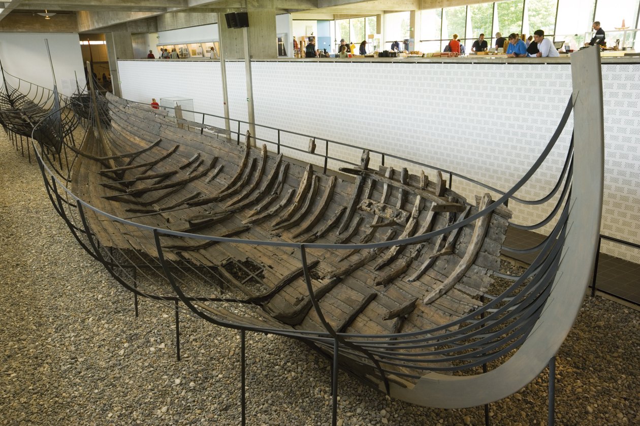 En bevarad och ombyggd långbåt av Viking