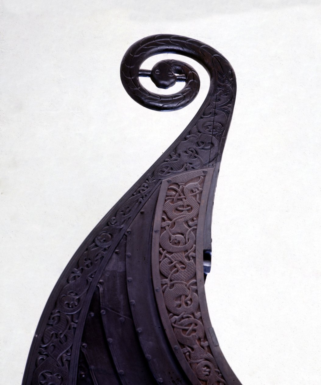 Bogsfigur av en gravdrakkar (vikingaskepp) från Oseberg, med anor från 800-talet. Oslo Bygdoy Museum. av Viking