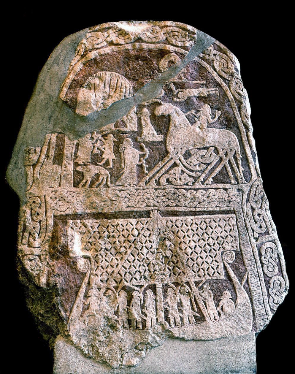 Runsten som föreställer Wotan (Odin) på sin åttabenta häst Sleipnir, ombord på ett vikingatågskepp (sten) av Viking Viking