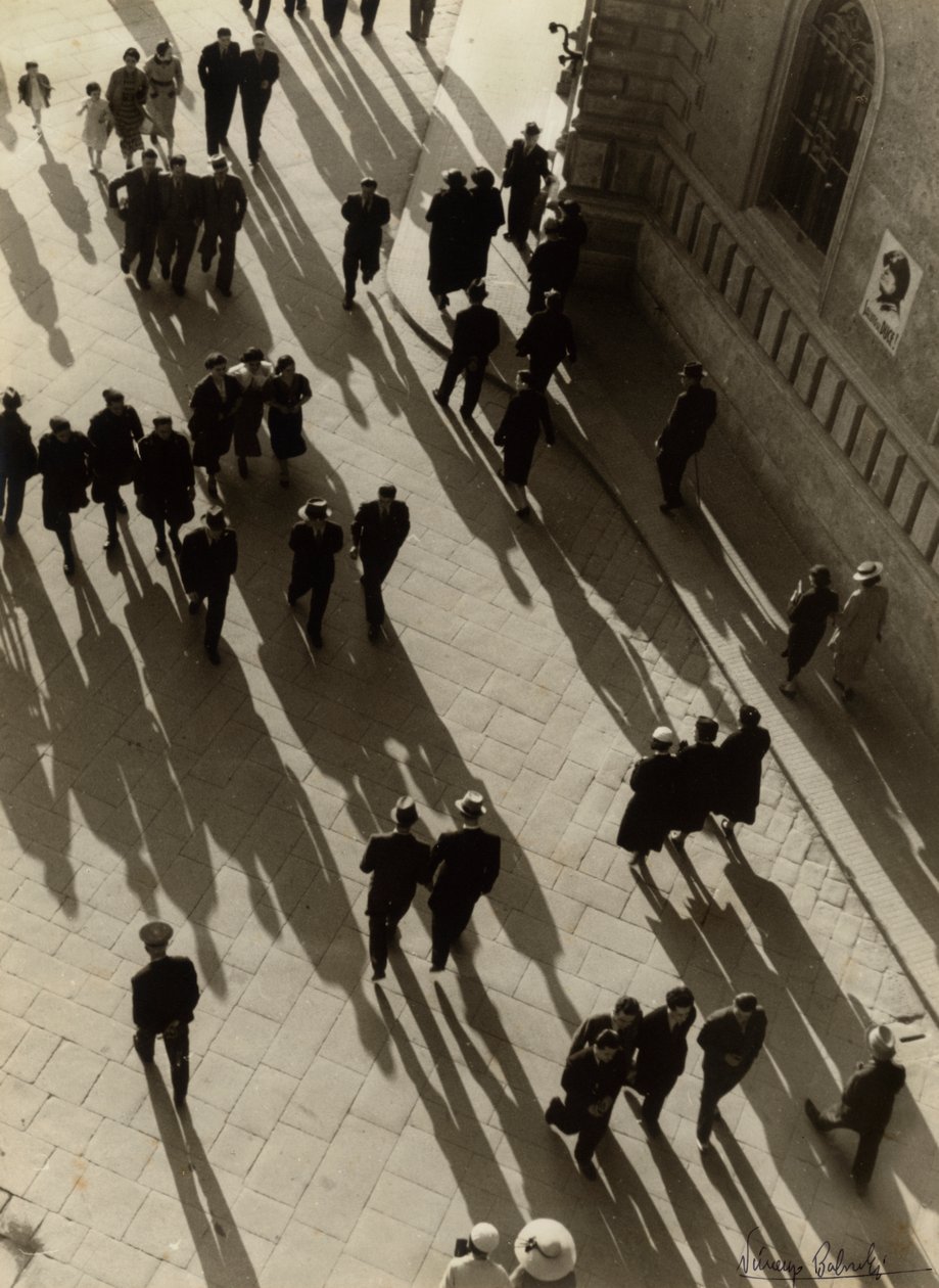 Flygbild över en fullsatt gata, ca 1938 (svartvitt foto) av Vincenzo Balocchi
